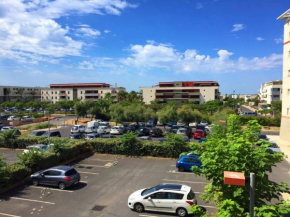 Appartement 2 pièces à Sète, 200m de la plage, parking privé, loggia et toutes commodités - FR-1-338-531
